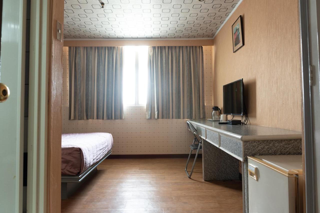 Tong Hsin Hotel Pingtung Eksteriør billede