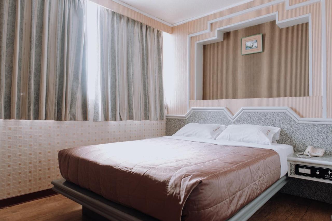 Tong Hsin Hotel Pingtung Eksteriør billede