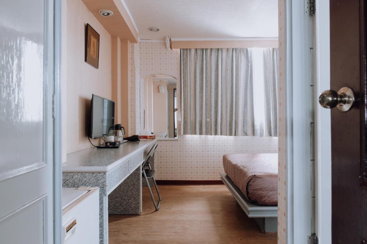 Tong Hsin Hotel Pingtung Eksteriør billede