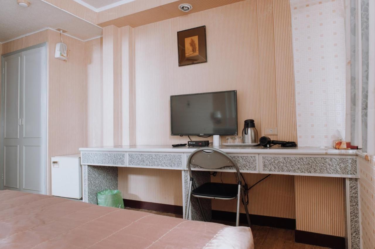 Tong Hsin Hotel Pingtung Eksteriør billede