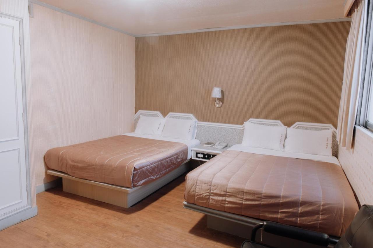 Tong Hsin Hotel Pingtung Eksteriør billede